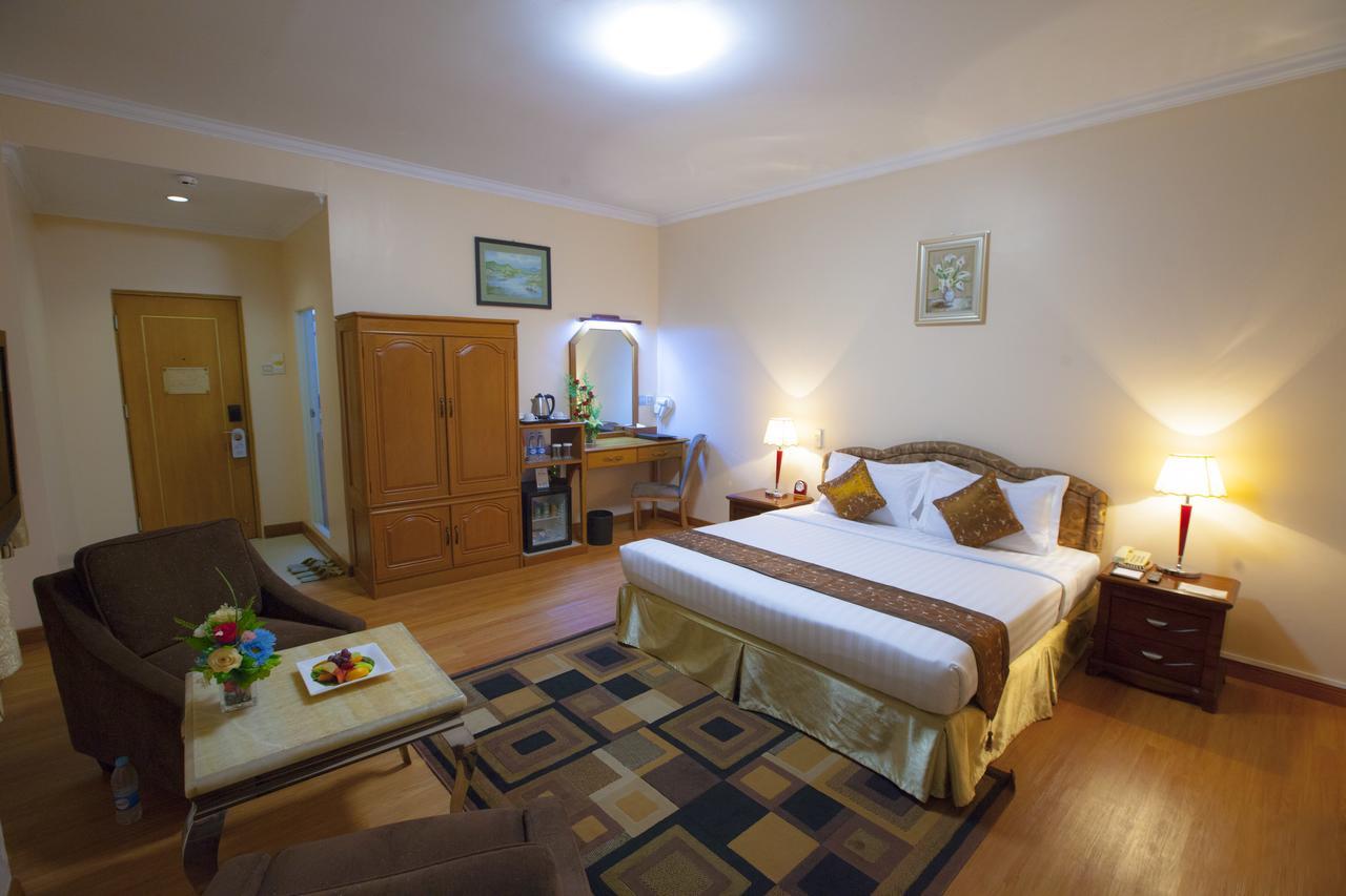 Grand Palace Hotel Янгон Экстерьер фото