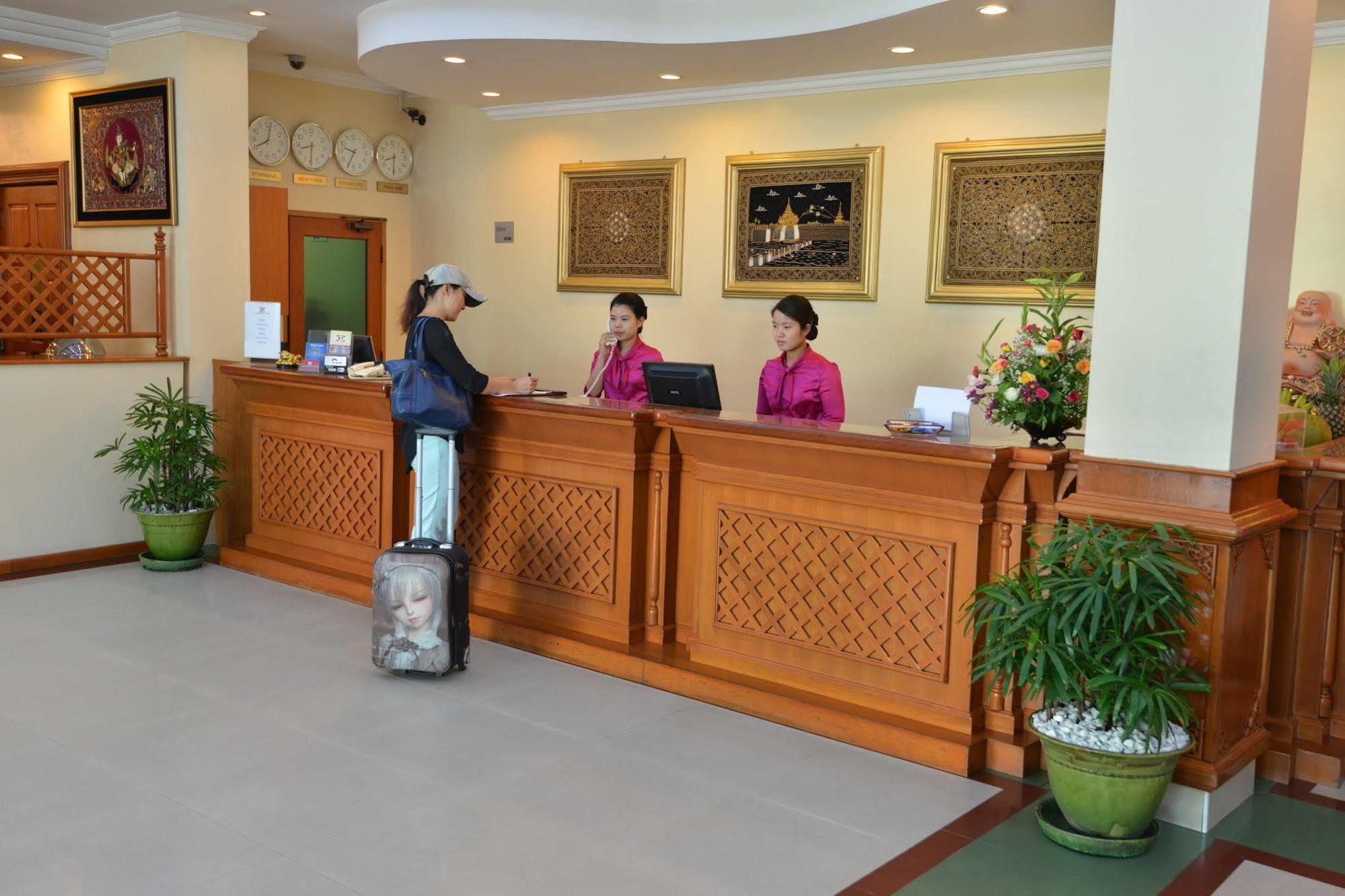 Grand Palace Hotel Янгон Экстерьер фото